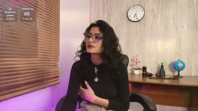 Snapshot of LilyRouset chatting on 09/10/25, 12:27 LilyRouset online show from 09/10/25, 12:27
