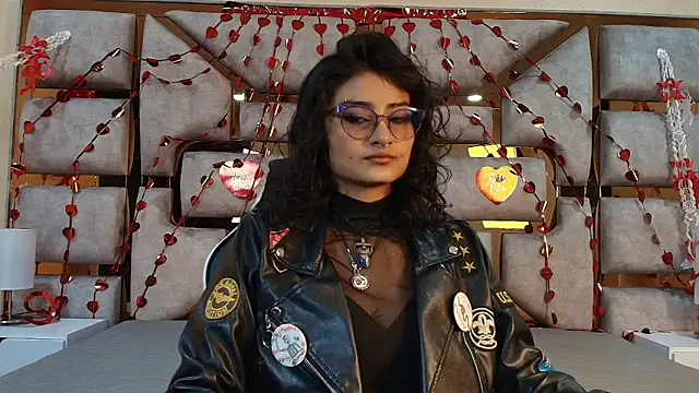 Snapshot of LilyRouset chatting on 09/12/25, 12:05 LilyRouset online show from 09/12/25, 12:05