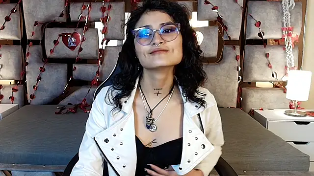 Snapshot of LilyRouset chatting on 09/15/25, 12:49 LilyRouset online show from 09/15/25, 12:49