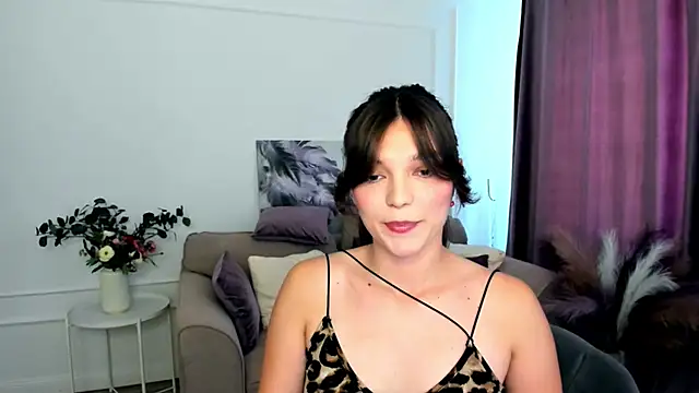 Snapshot of DivineAmour chatting on 09/23/25, 12:30 DivineAmour online show from 09/23/25, 12:30