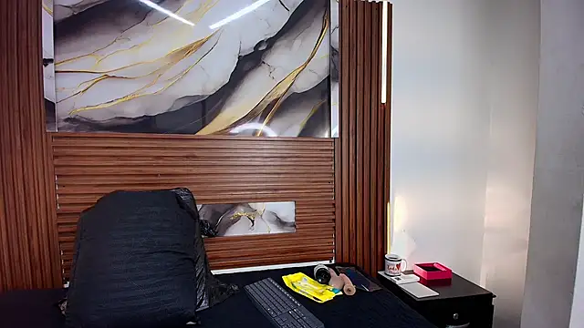 Evelin thompsson online show from 10/18/25, 03:09