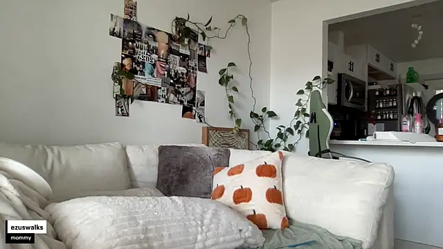 ezuswalks online show from 10/05/25, 08:07