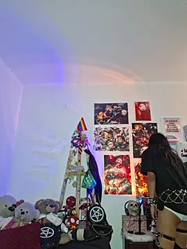 carolinerue online show from 10/11/25, 07:56