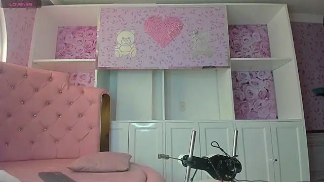 Snapshot of Teffy_Cute_ chatting on 10/13/25, 03:12 Teffy Cute online show from 10/13/25, 03:12