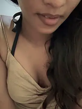 Snapshot of Drive_girl chatting on 10/10/25, 05:45 Drive girl online show from 10/10/25, 05:45