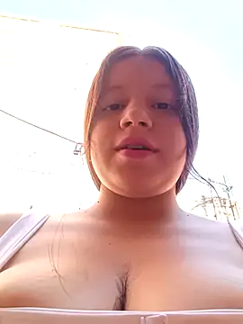 Shell Latina online show from 10/28/25, 01:47