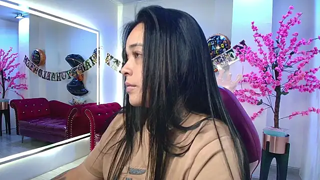 Black roseee online show from 10/28/25, 03:43