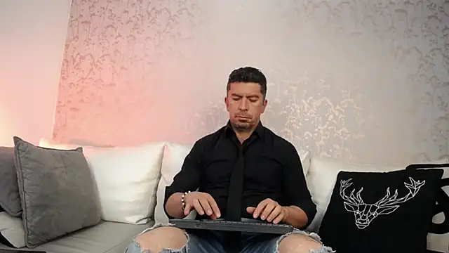 Snapshot of JuanKarloz_ chatting on 09/09/25, 01:54 JuanKarloz online show from 09/09/25, 01:54