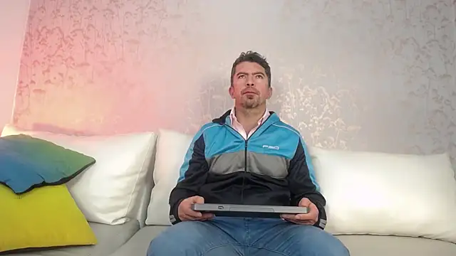Snapshot of JuanKarloz_ chatting on 09/26/25, 01:37 JuanKarloz online show from 09/26/25, 01:37