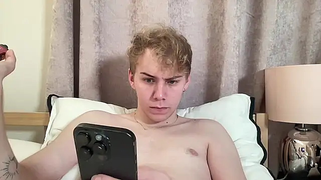 Snapshot of scottishtwink01 chatting on 09/19/25, 02:35 scottishtwink01 online show from 09/19/25, 02:35