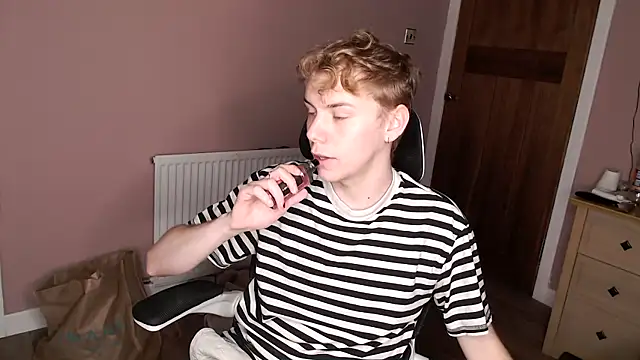 Snapshot of scottishtwink01 chatting on 09/19/25, 05:13 scottishtwink01 online show from 09/19/25, 05:13