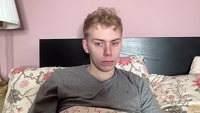 Snapshot of scottishtwink01 chatting on 10/14/25, 12:17 scottishtwink01 online show from 10/14/25, 12:17