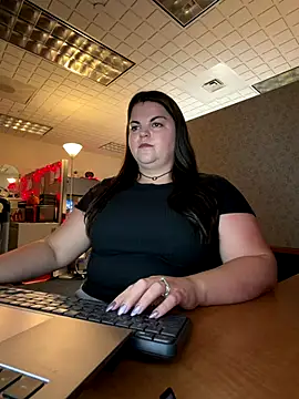 Snapshot of PlayWithBrittany chatting on 10/22/25, 01:44 PlayWithBrittany online show from 10/22/25, 01:44