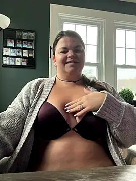 Snapshot of PlayWithBrittany chatting on 10/29/25, 12:40 PlayWithBrittany online show from 10/29/25, 12:40