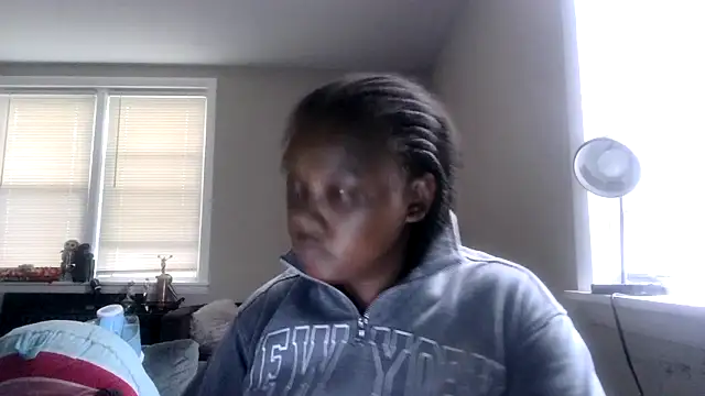 Snapshot of ladypooh000 chatting on 09/25/25, 12:53 ladypooh000 online show from 09/25/25, 12:53
