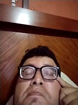 Santiagoqro85 online show from 10/10/25, 12:48