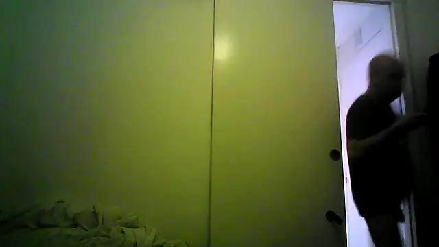 Snapshot of tuplaceroll chatting on 10/17/25, 12:14 tuplaceroll online show from 10/17/25, 12:14