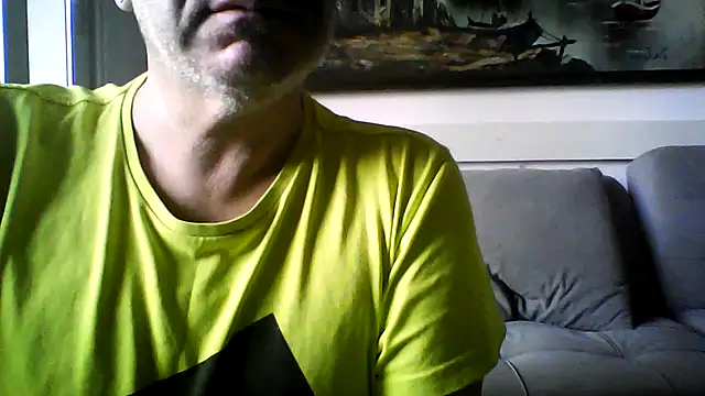 Snapshot of tuplaceroll chatting on 10/20/25, 04:18 tuplaceroll online show from 10/20/25, 04:18