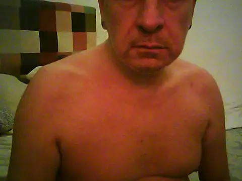 Snapshot of tuplaceroll chatting on 10/26/25, 02:39 tuplaceroll online show from 10/26/25, 02:39