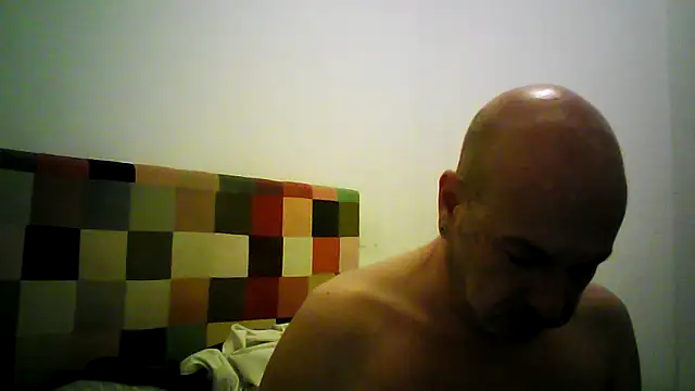 Snapshot of tuplaceroll chatting on 10/28/25, 12:47 tuplaceroll online show from 10/28/25, 12:47