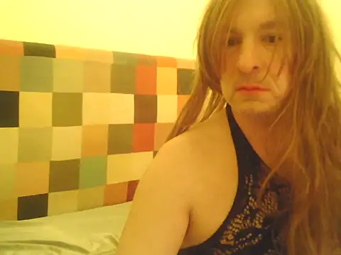 Snapshot of tuplaceroll chatting on 11/25/25, 02:55 tuplaceroll online show from 11/25/25, 02:55