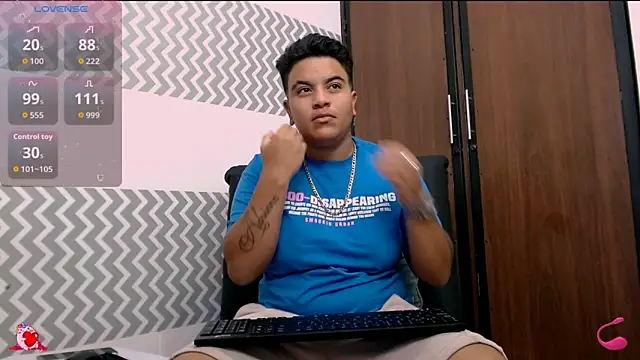 Snapshot of Zeus3_ chatting on 09/12/25, 01:44 Zeus3 online show from 09/12/25, 01:44