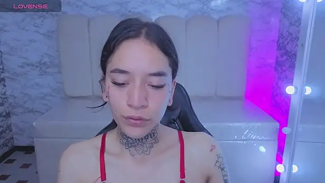 Snapshot of kataleya_t chatting on 11/19/25, 03:28 kataleya t online show from 11/19/25, 03:28