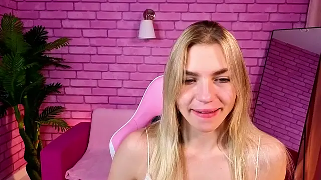 Snapshot of Margo_Robbbie chatting on 10/16/25, 01:06 Margo Robbbie online show from 10/16/25, 01:06