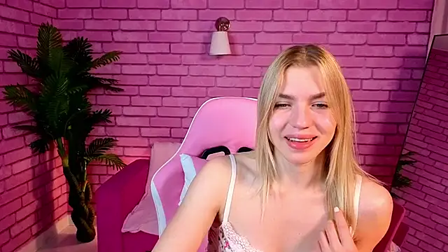 Snapshot of Margo_Robbbie chatting on 10/18/25, 01:08 Margo Robbbie online show from 10/18/25, 01:08