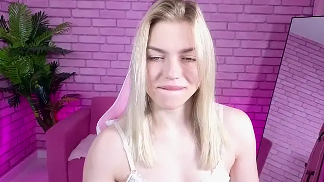 Snapshot of Margo_Robbbie chatting on 11/05/25, 01:05 Margo Robbbie online show from 11/05/25, 01:05