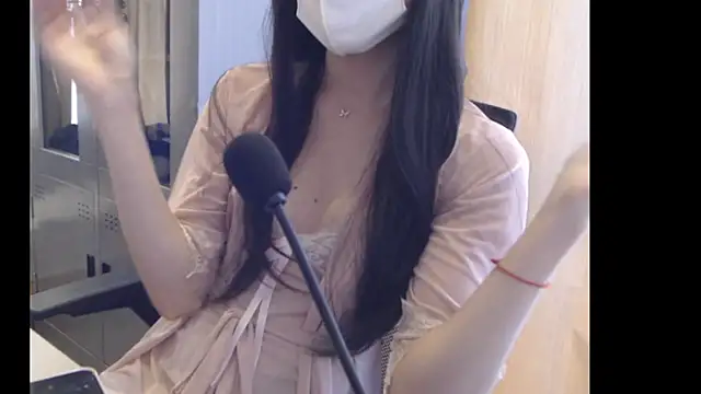 Snapshot of Jying_818 chatting on 10/29/25, 05:53 Jying 818 online show from 10/29/25, 05:53