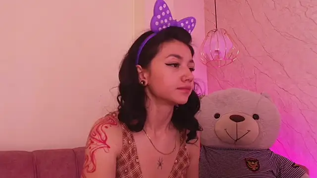 april bennett online show from 11/22/25, 12:15