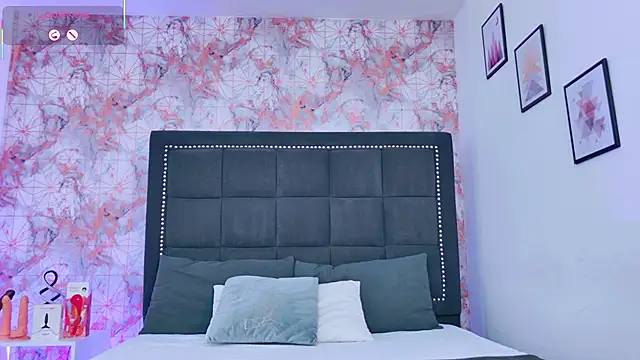 Luna Riddle online show from 10/03/25, 12:13
