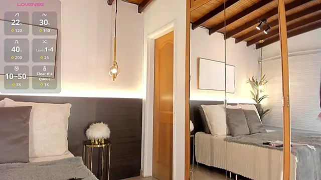 VictoriaShelby online show from 10/02/25, 12:23