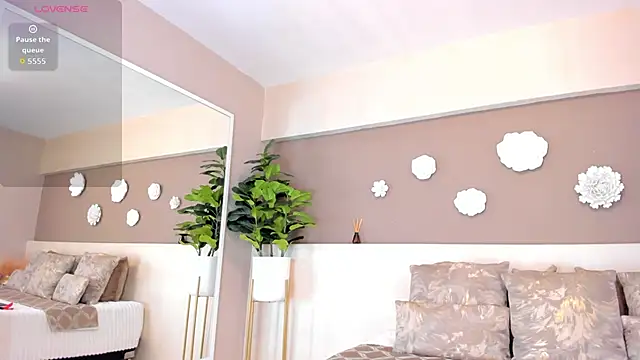 VictoriaShelby online show from 10/13/25, 12:05