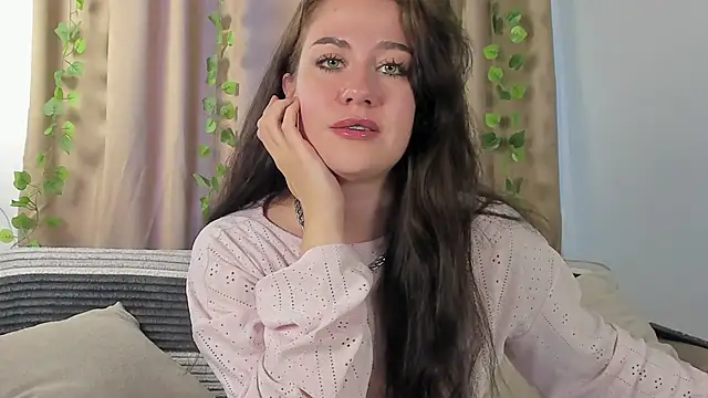 MiaKhallirae online show from 10/06/25, 05:16