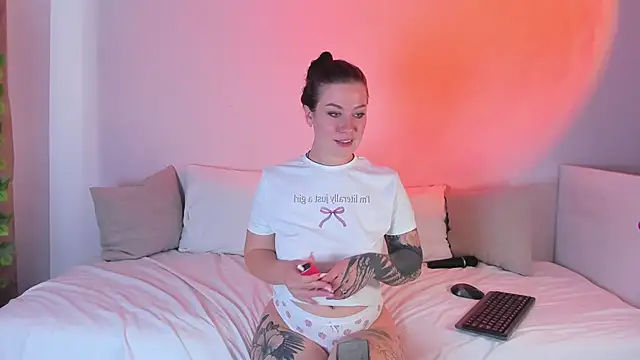 MiaKhallirae online show from 10/23/25, 10:03