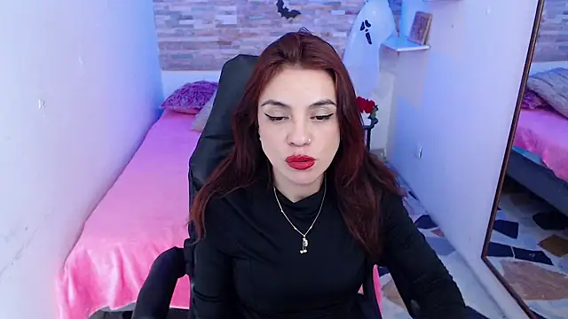 KendallWood  online show from 10/21/25, 07:47