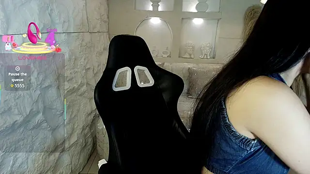 Snapshot of mara_jhonson_r_ chatting on 10/02/25, 12:45 mara jhonson r online show from 10/02/25, 12:45