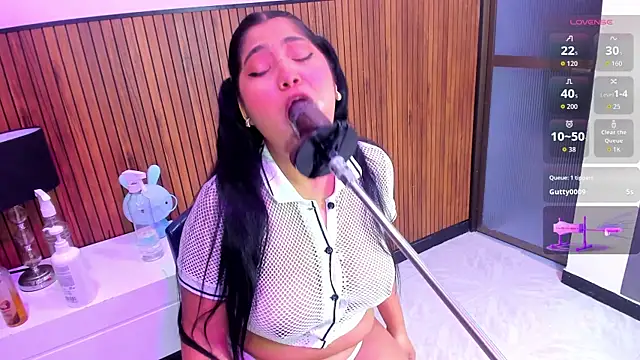 Snapshot of mysticlatina1 chatting on 10/17/25, 12:08 mysticlatina1 online show from 10/17/25, 12:08