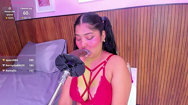 Snapshot of mysticlatina1 chatting on 10/19/25, 12:06 mysticlatina1 online show from 10/19/25, 12:06