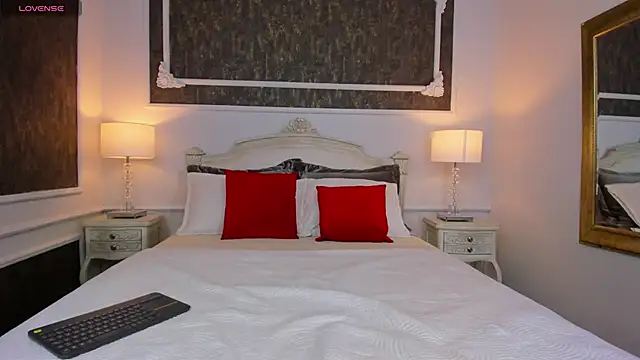 SharonBonet online show from 10/21/25, 11:33