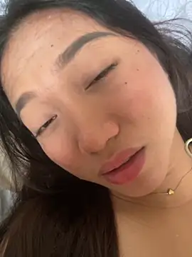 Snapshot of cassie_cakes chatting on 11/20/25, 08:25 cassie cakes online show from 11/20/25, 08:25