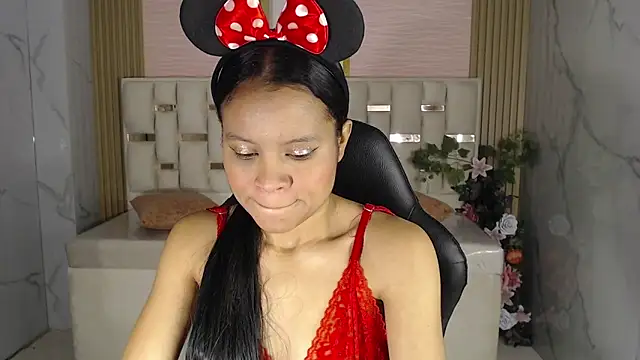 Snapshot of catalina5_s chatting on 10/19/25, 01:45 catalina5 s online show from 10/19/25, 01:45