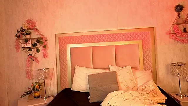 Snapshot of RobinBennett chatting on 10/16/25, 12:06 RobinBennett online show from 10/16/25, 12:06