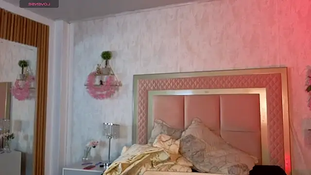 Snapshot of RobinBennett chatting on 10/20/25, 12:27 RobinBennett online show from 10/20/25, 12:27