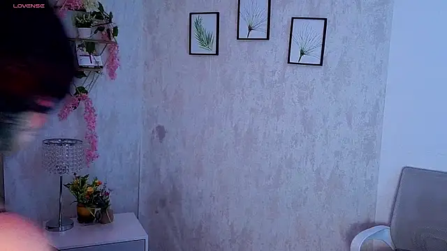 Snapshot of RobinBennett chatting on 10/24/25, 12:01 RobinBennett online show from 10/24/25, 12:01