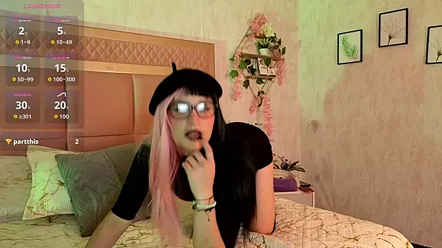 Snapshot of RobinBennett chatting on 10/25/25, 11:29 RobinBennett online show from 10/25/25, 11:29