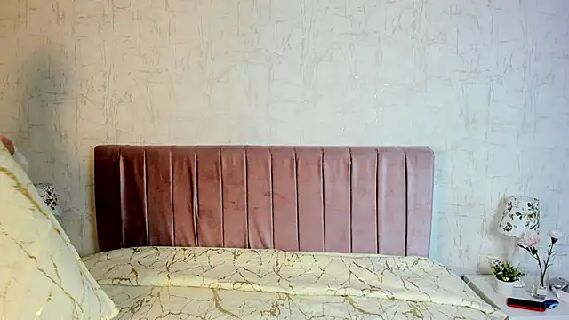 Snapshot of RobinBennett chatting on 11/23/25, 02:22 RobinBennett online show from 11/23/25, 02:22