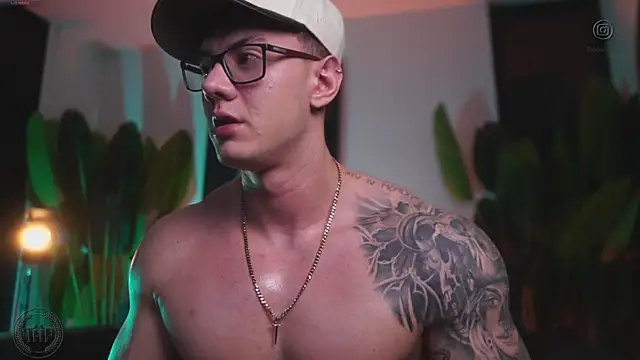 Snapshot of Thomas_Falcon chatting on 11/13/25, 02:43 Thomas Falcon online show from 11/13/25, 02:43